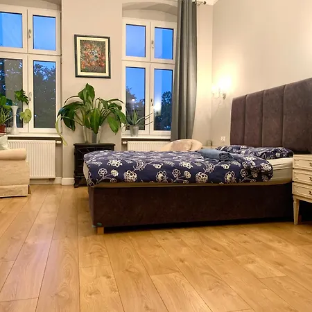 Cozy Room in Artistic District 2 Bathrooms Center-3