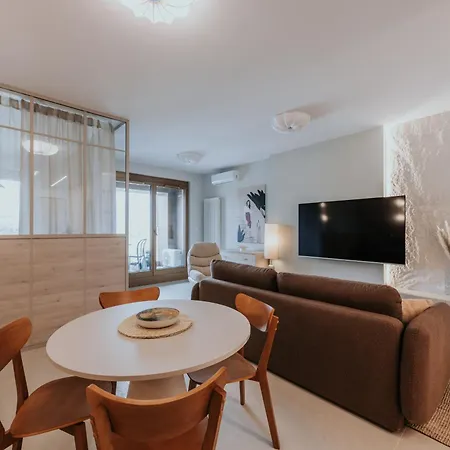 Kami Apart Parking Free-2