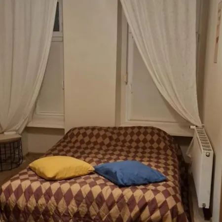 Night Host Trzebnicka 84 free parking-2