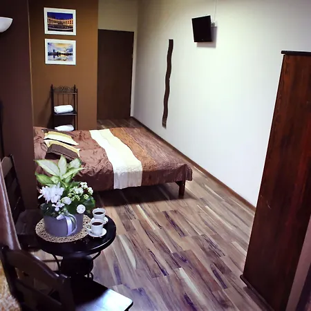 Royal Hostel-3
