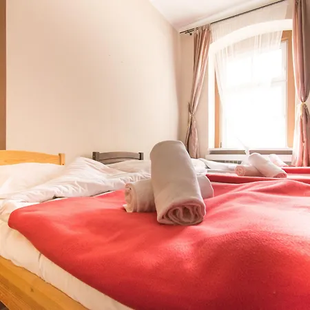Royal Hostel-3