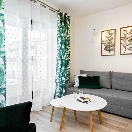 Apartments Wrocław Walońska by Renters-3