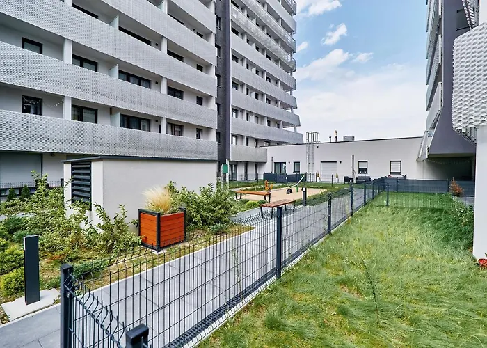 Apartment Wroclaw Sikorskiego with FREE GARAGE by Renters Prestige, Polska