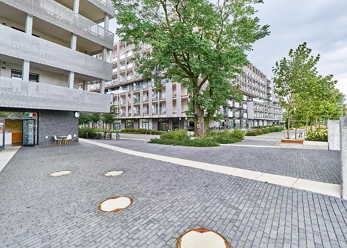 Apartment Wroclaw Sikorskiego With Free Garage By Renters Prestige, Польща