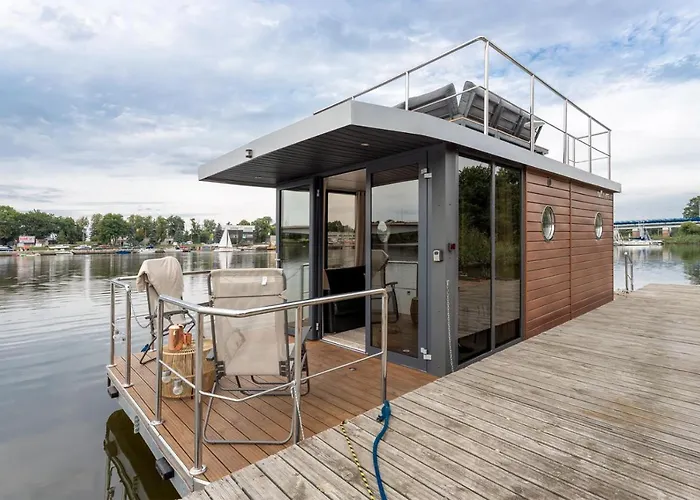 Lemuria Houseboat - pływający domek na wodzie