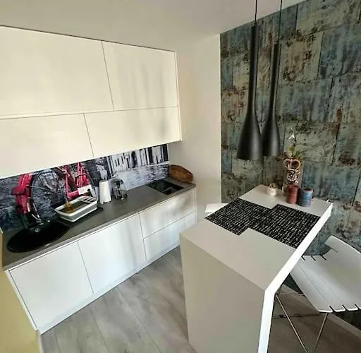 Apartament Przestronna i jasna kawalerka z balkonem Wrocław, Polska