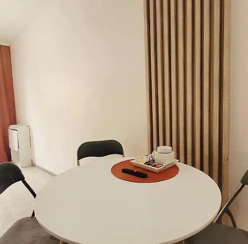 Green Terrace Family Apartment - 2 Terraces, Free Parking, Netflix Cinema Wrocław, Polska