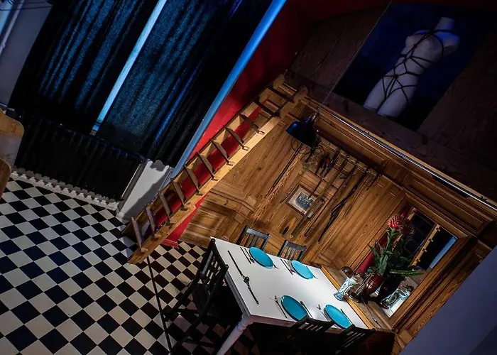 Vintage Bdsm Kinky Apartment - Entire 65M2 Space For Up To 6-Guests - Fully Equipped