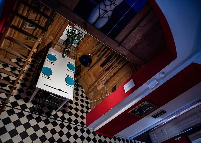 Vintage Bdsm Kinky Apartment - Entire 65M2 Space For Up To 6-Guests - Fully Equipped