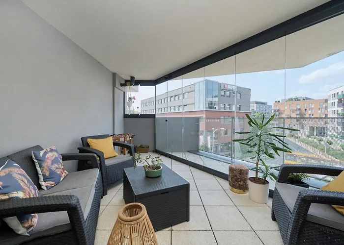 Spacious With Balcony Near The Slavic Hill Wroclaw By Renters Prestige