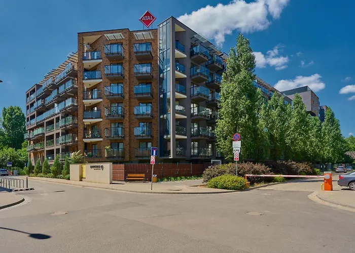 Spacious Apartment Dmowskiego By The River With Parking & Balcony By Noclegi Renters Wrocław, Polska