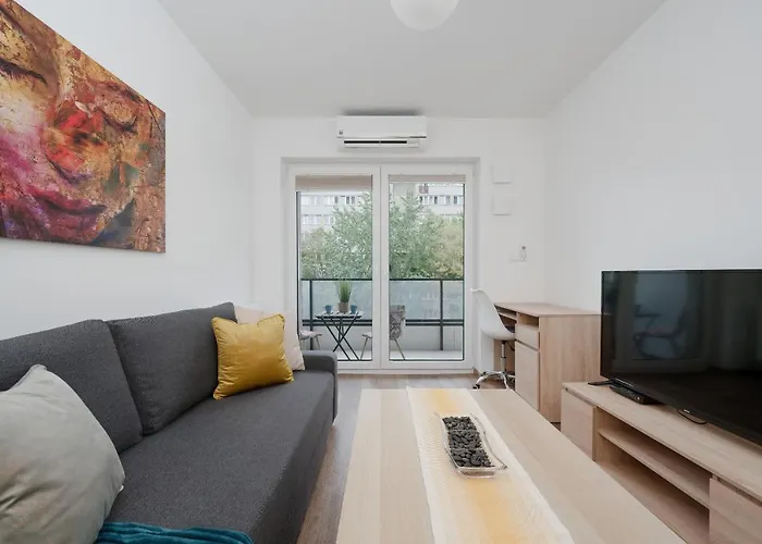 Apartment Legnicka Wroclaw With Parking By Noclegi Renters, Polska