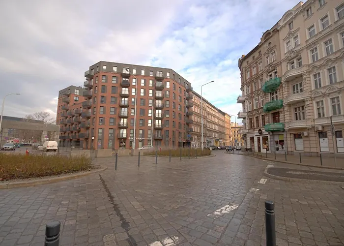 Plac Grunwaldzki Cosy By BookingHost