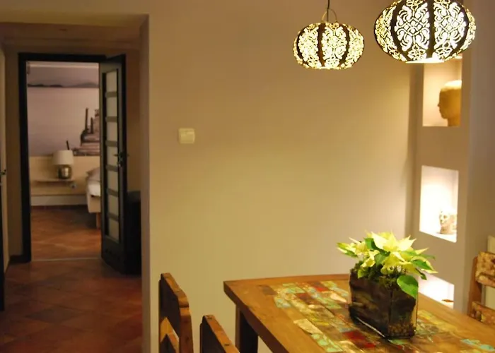 Spacious Apartment In Green District.