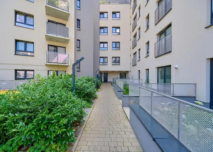 Spacious With Balcony Near The Slavic Hill Wroclaw By Renters Prestige