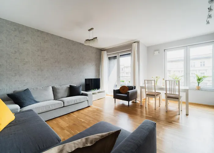 Big Apartment Old Town - 3 Rooms- 7 People-Lift- Near Town Hall