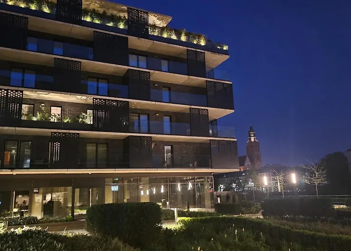 Studio Nad Rzeka 73, Rynek 500 M