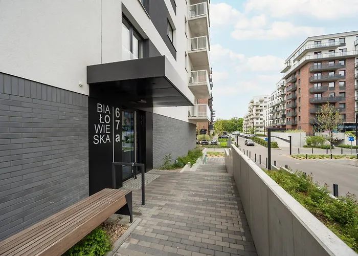 Luksusowy Apartament z 3 Sypialniami, Klimatyzacją, Parkingiem i Biurkiem we Wrocławiu by Renters Prestige