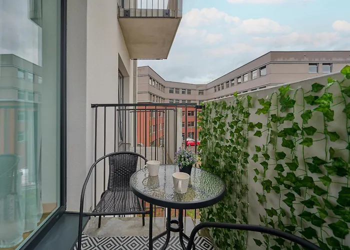 Modern Studio Słonimskiego with Balcony by Noclegi Renters Wrocław, Polska