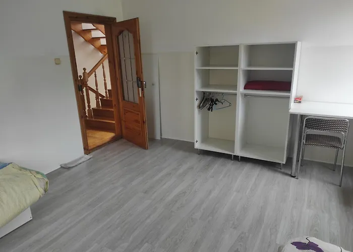Adam Room 1
