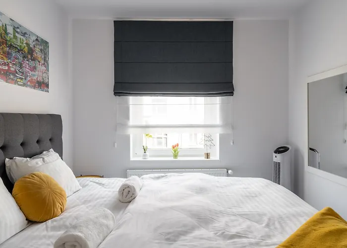 RentPlanet - Apartament Nowowiejska