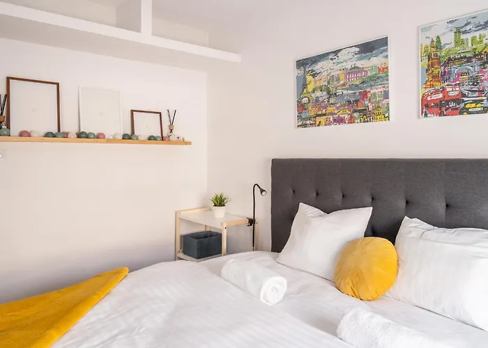 RentPlanet - Apartament Nowowiejska