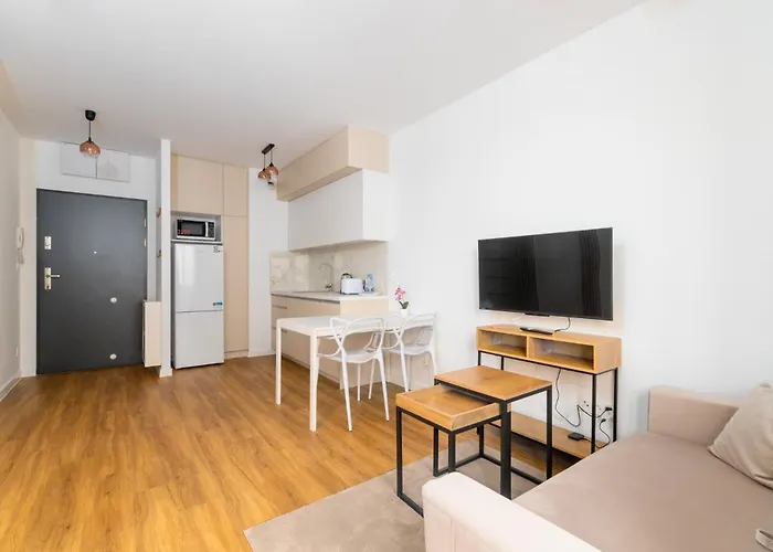 Park Skowroni Cosy Apartment By Bookinghost