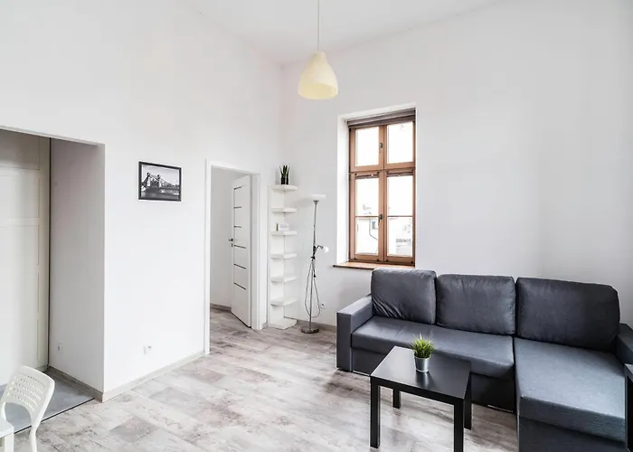 Apartament z osobną sypialnią w pięknej kamienicy w centrum