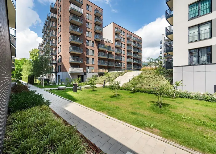 Nowoczesny Apartament z Klimatyzacją i Parkingiem by Renters Prestige