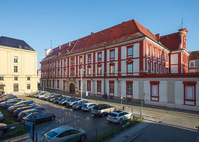 Plac Uniwersytecki 15B