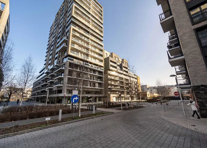 Stylish Apartment With Parking Wroclaw By Noclegi Renters, Polska