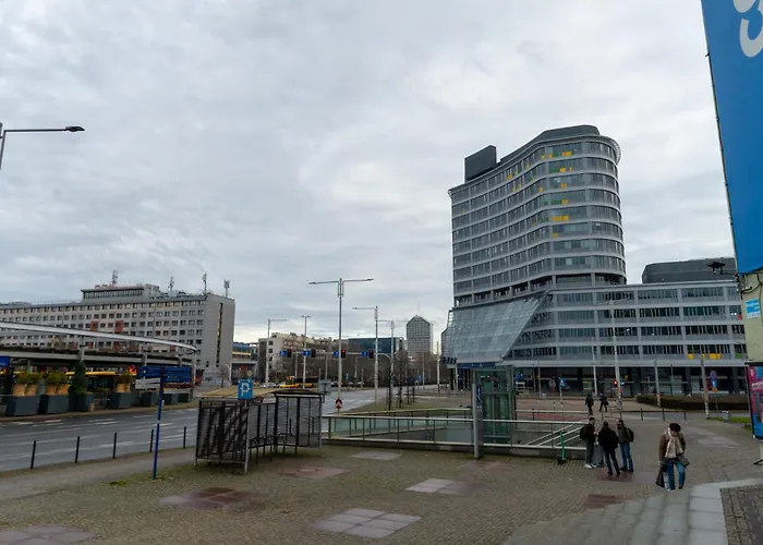 Plac Grunwaldzki Inviting Apartment By Bookinghost