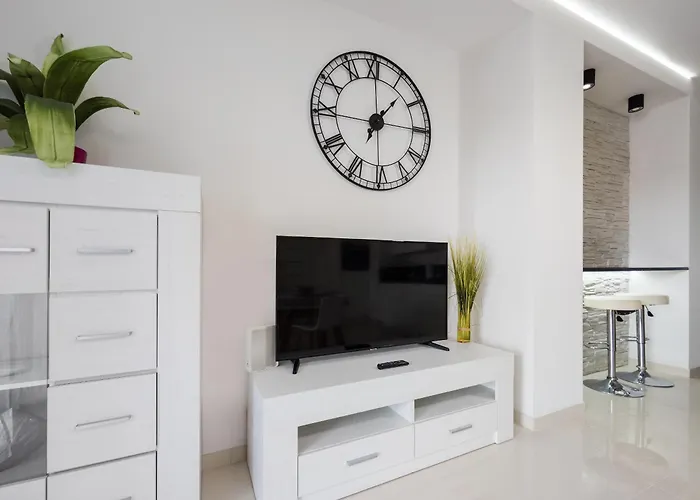 Riverside Harmony Chic Apartment By Bookinghost Wrocław, Polska