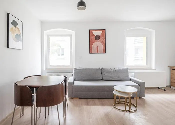 Green Side Apartment