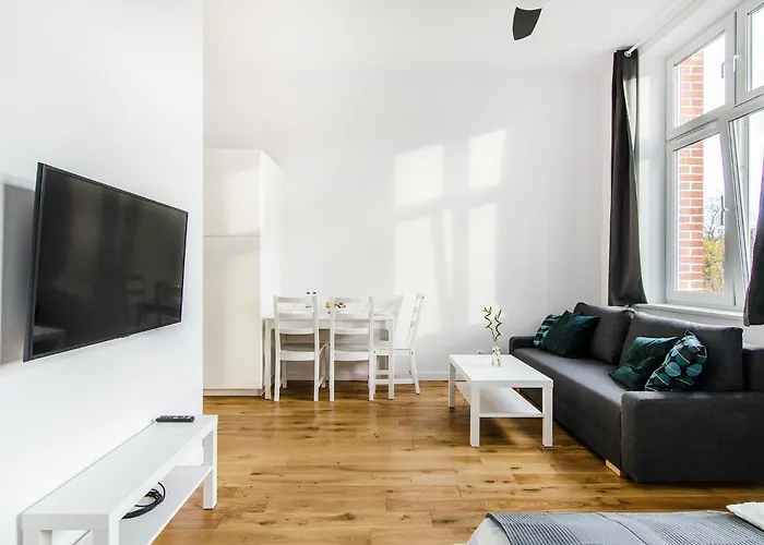 Beautiful Diamond - 10 Min Walk To Market Square!