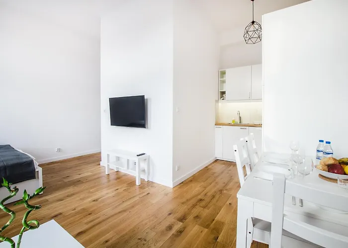 Beautiful Diamond - 10 Min Walk To Market Square!