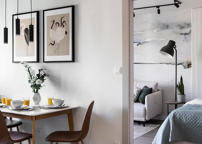 New #Madalinskiego57 - City Center, New Bulding, 2 Bedrooms, 2X Double Beds And A Fold-Out Sofa, Separate Kitchen, Air Conditioning, Balcony, Underground Parking, Self Check In 24H, Internet, Netflix, Coffee Machine, Washing Machine,1 Km To The Railw