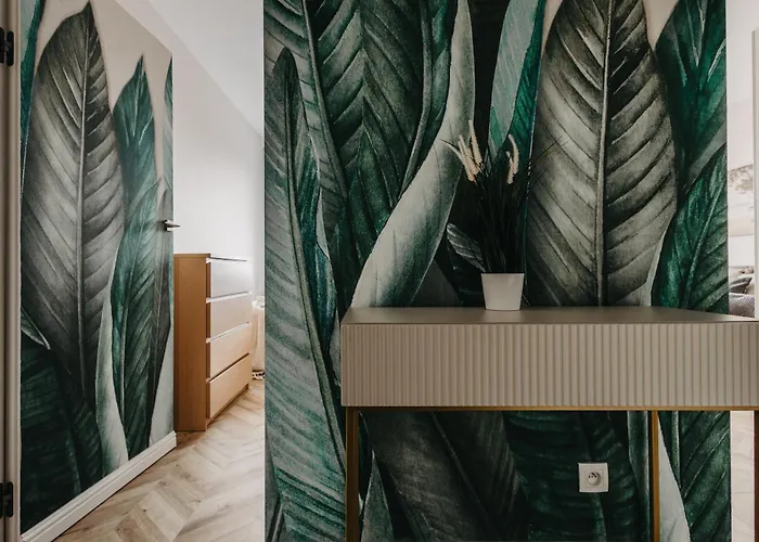 Balcony & Parking, Modern Elegant Apartment! Near Tram Wrocław, Polska