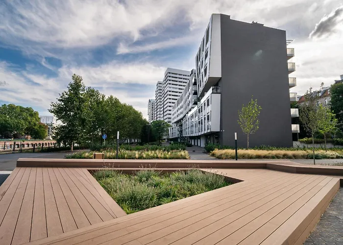 Amber & Wood 5 Min To Old Town Parking River View & Balcony By Uniquerent