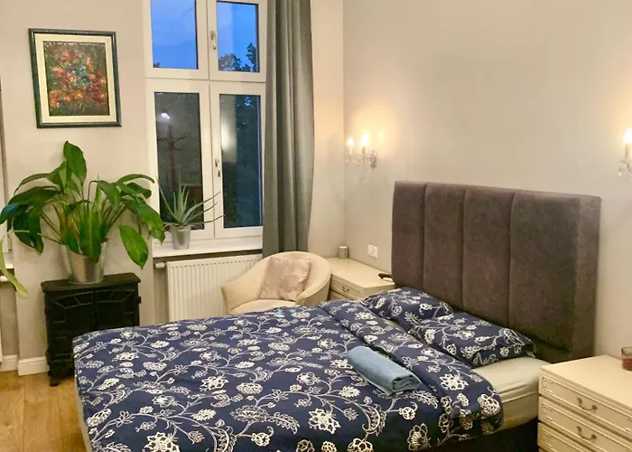 Cozy Room in Artistic District 2 Bathrooms Center