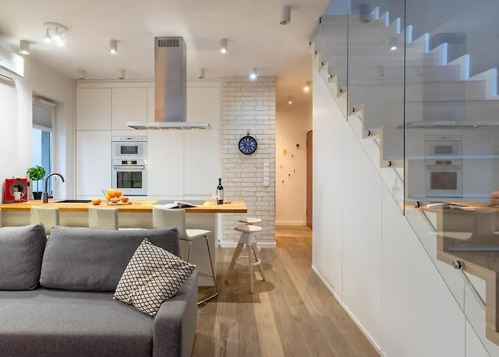 Srutowa 8 Residence With Balcony & Ac Properunit