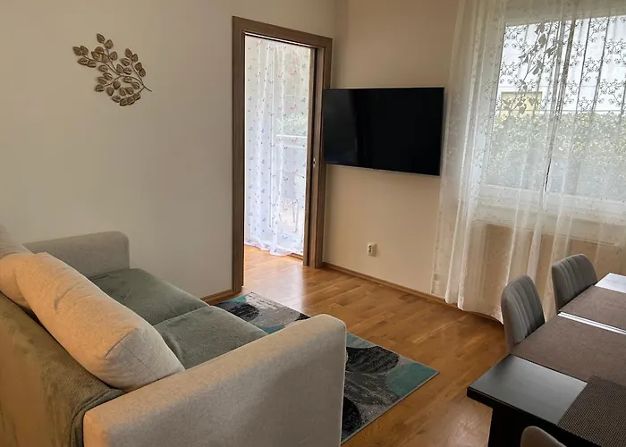Quiet Enclave Near The Airport