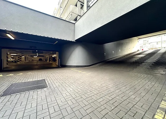 Matejki ~ Self Check-In 24 ~ Parking