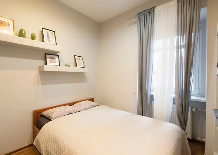 Happy Estate Apartments - Rynek