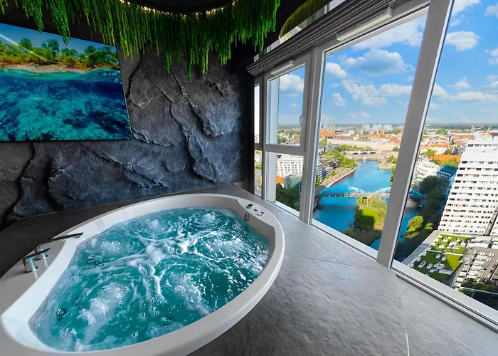 Apartamenty Quorum Z Jacuzzi Z Widokiem Na Odre By Bqqk Breslau, Polen