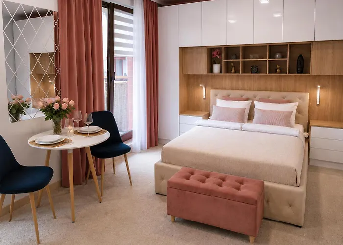 Green Terrace Centrum Apartment - Cozy Terrace, Free Parking, Netflix - Rail Station 850M