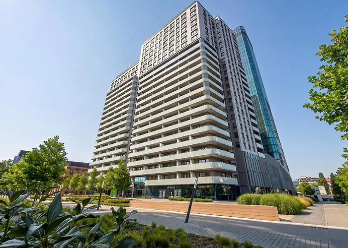 Old Town River s With Balcony & Parking By Noclegi Renters