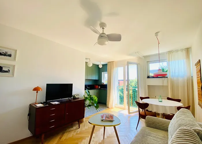 Orange And Towers Apartment