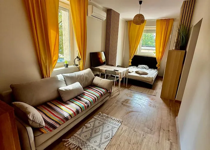 Night Host Trzebnicka 56 free parking