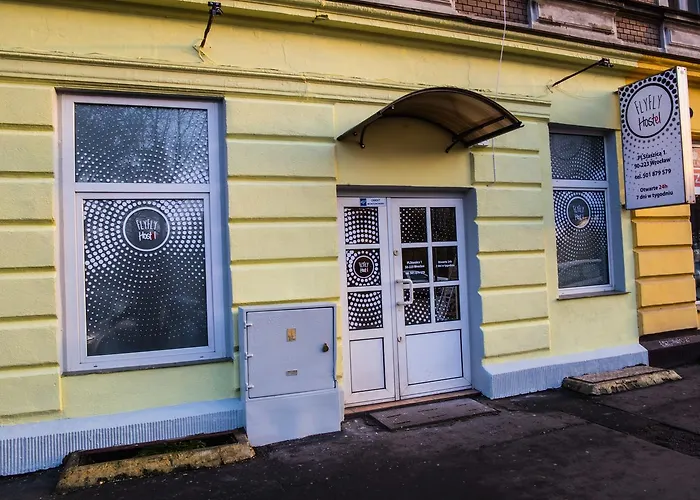FlyFly Hostel , darmowy parking , rezerwuj przez urządzenia mobilne -10 procent